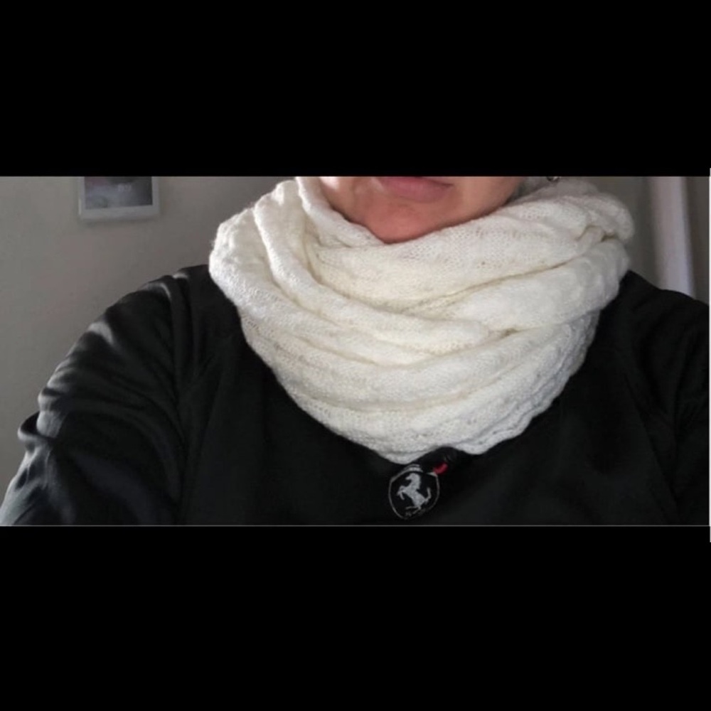 White very beatiful long scarf - Picture 7 of 7